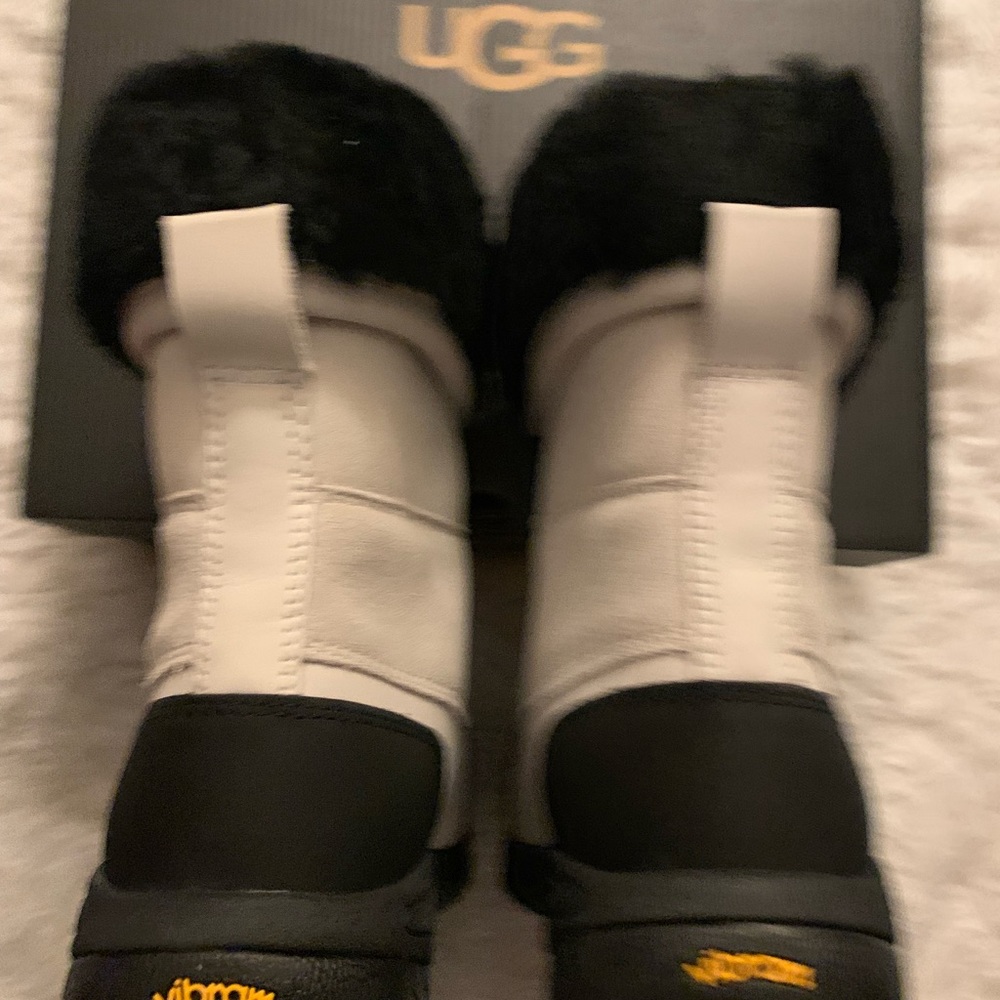 Ugg Butte Boots - Picture 9 of 11